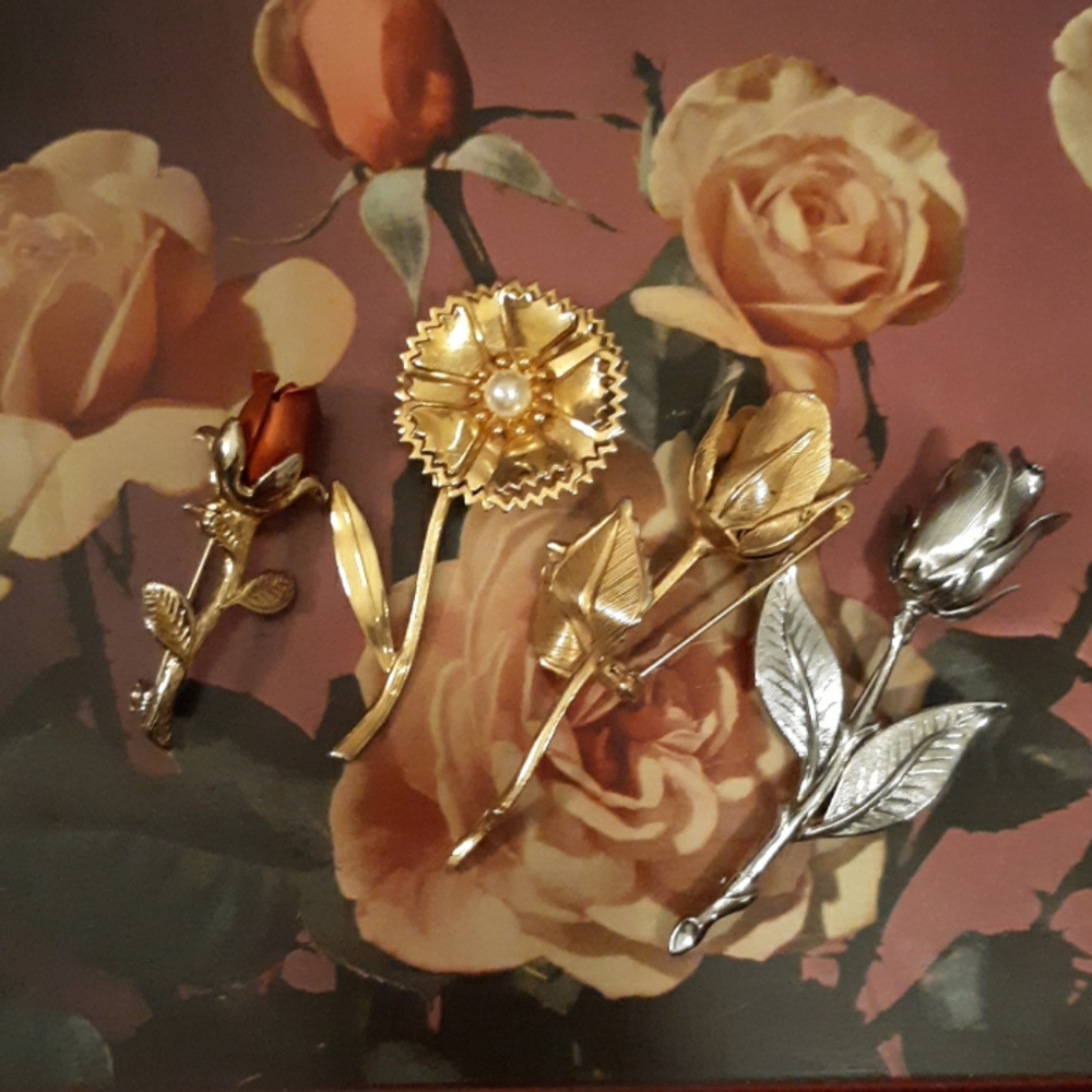 BEAUTIFUL ROSES BROOCH - Picture 3 of 3